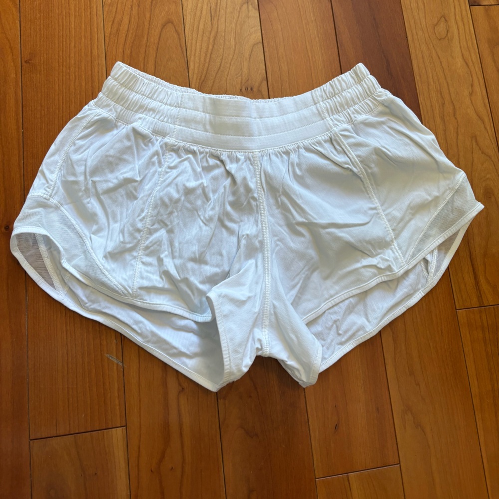 Luluemon White Hotty Hot Shorts Lined Shorts 2.5